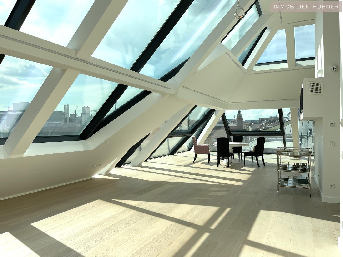 DG-Luxus-ERSTBEZUG mit 45m² Freifläche, Pool und Stellplatz!!!